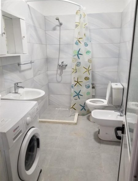 Tirane, jepet me qera 1+1+Ballkon Kati 1, 68 m² 410 € (rruga bardhyl)