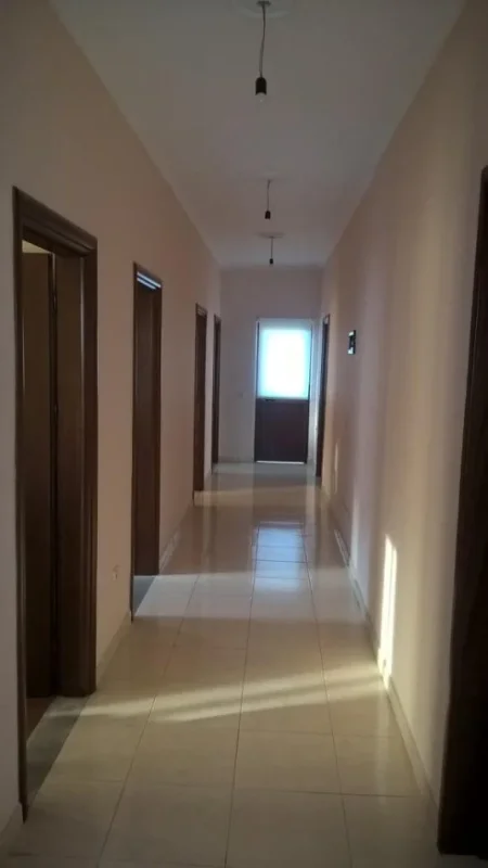 Tirane, shitet apartament 2 Katshe , 365 m² 365.000 € (Laprake)