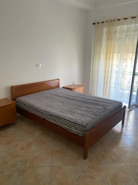 Tirane, jepet me qera apartament 3+1+Ballkon Kati 3, 140 m² 500 € (SELITE)