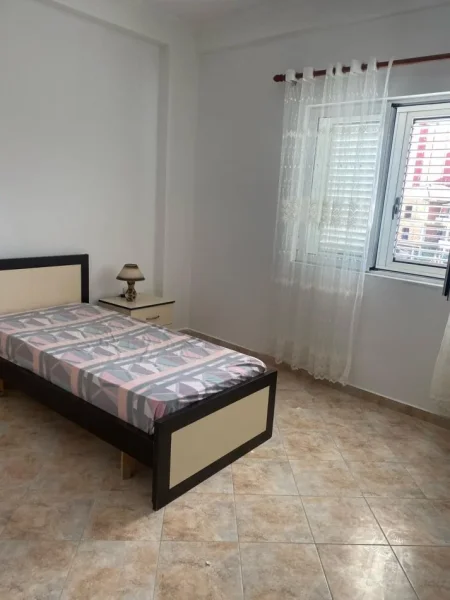 Tirane, jepet me qera apartament 3+1+Ballkon Kati 3, 140 m² 500 € (SELITE)