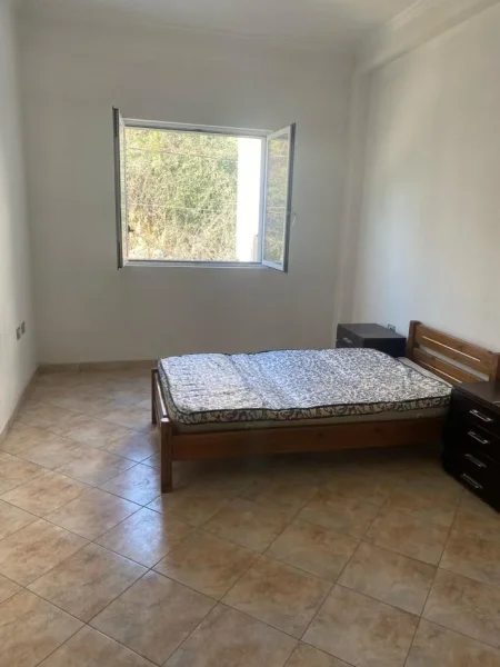 Tirane, jepet me qera apartament 3+1+Ballkon Kati 3, 140 m² 500 € (SELITE)