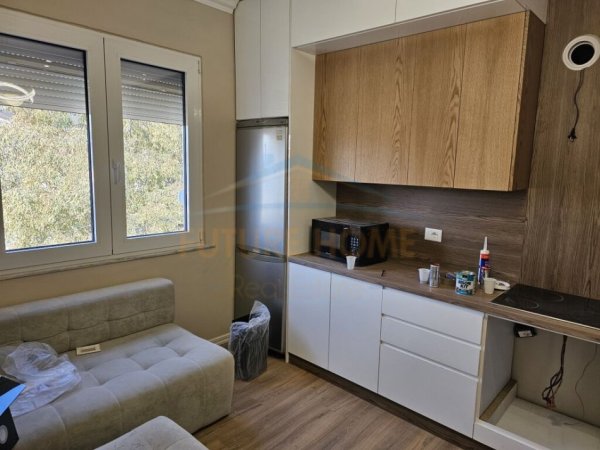 Tirane, jepet me qera apartament 1+1 Kati 4, 50 m² 700 € (RRUGA E DURRESIT)