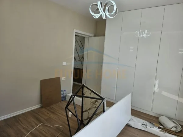 Tirane, jepet me qera apartament 1+1 Kati 4, 50 m² 700 € (RRUGA E DURRESIT)