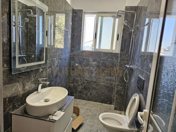 Tirane, jepet me qera apartament 1+1 Kati 4, 50 m² 700 € (RRUGA E DURRESIT)