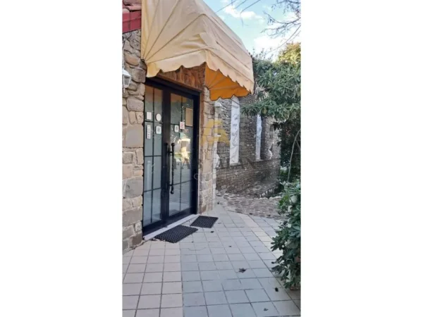 Tirane, jepet me qera RESORT TURISTIK , 6.000 m² 3.500 € (Berzhite)