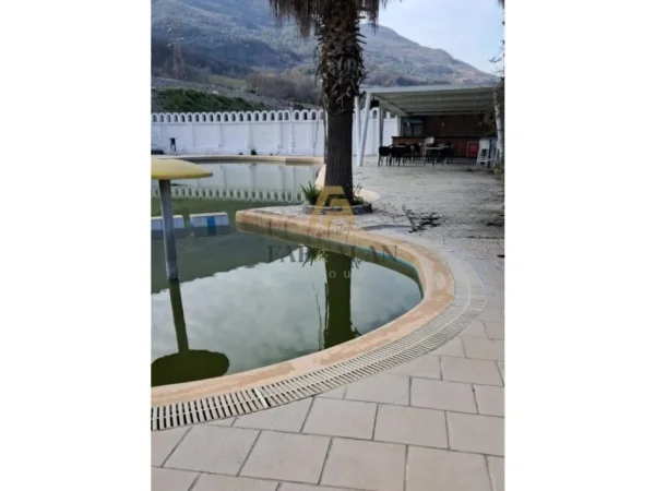 Tirane, jepet me qera RESORT TURISTIK , 6.000 m² 3.500 € (Berzhite)