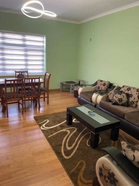Tirane, jepet me qera apartament 2+1 Kati 1, 120 m² 500 € (Qytet Studenti)