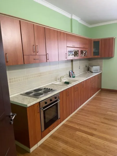 Tirane, jepet me qera apartament 2+1 Kati 1, 120 m² 500 € (Qytet Studenti)