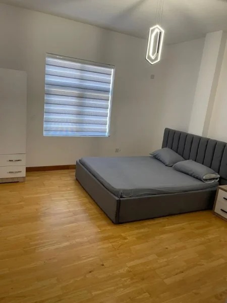 Tirane, jepet me qera apartament 2+1 Kati 1, 120 m² 500 € (Qytet Studenti)
