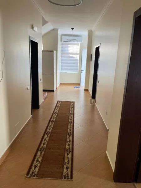 Tirane, jepet me qera apartament 2+1 Kati 1, 120 m² 500 € (Qytet Studenti)