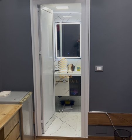 Tirane, shitet ambjent biznesi Kati 0, 65 m² 12000 € (Rruga Hoxha Tahsim)