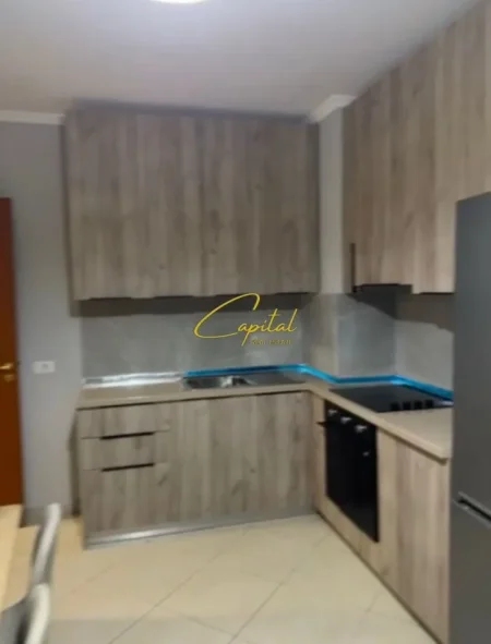 Tirane, jepet me qera apartament 2+1 Kati 5, 85 m² 700 € (MYSLYM SHYRI)