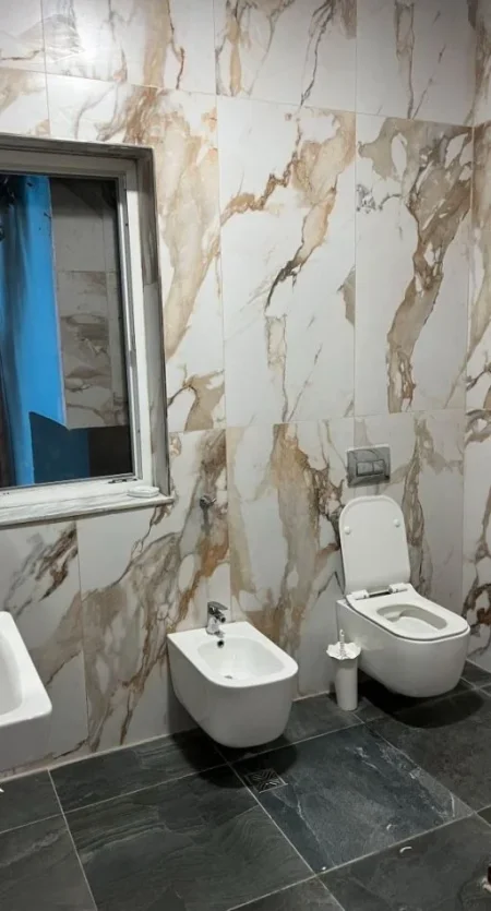 Tirane, jepet me qera apartament 2+1 Kati 1, 110 m² 500 € (Ish Fusha Aviacionit)