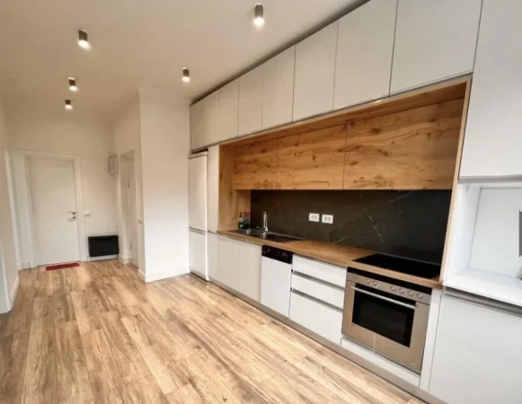 Tirane, jepet me qera zyre Kati 4, 80 m² 650 € (rruga e kavajes)
