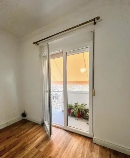 Tirane, jepet me qera zyre Kati 4, 80 m² 650 € (rruga e kavajes)