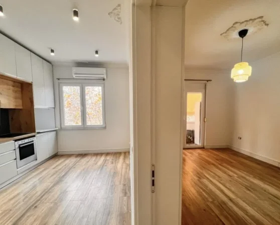 Tirane, jepet me qera zyre Kati 4, 80 m² 650 € (rruga e kavajes)