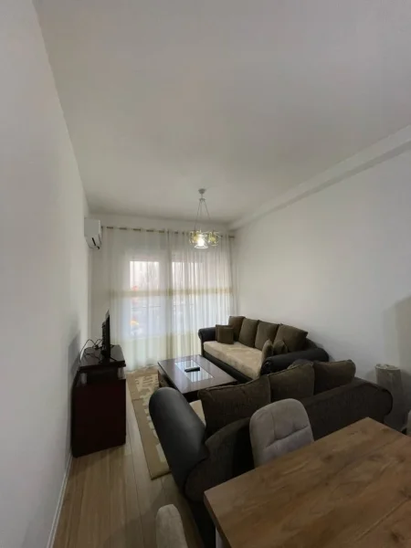 Tirane, jepet me qera apartament 1+1 Kati 6, 65 m² 500 € (Ish Fusha Aviacionit)