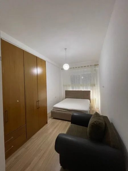 Tirane, jepet me qera apartament 1+1 Kati 6, 65 m² 500 € (Ish Fusha Aviacionit)