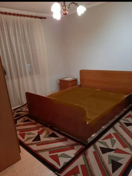 Tirane, jepet me qera zyre Kati 1, 68 m² 700 € (Sheshi Willson)