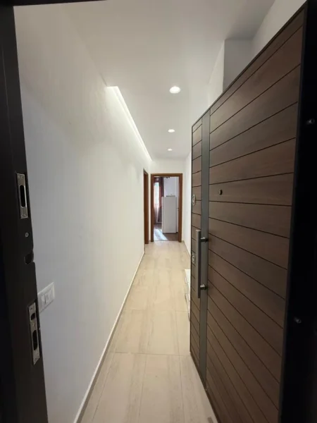 Tirane, jepet me qera apartament 1+1 Kati 7, 80 m² 500 € (Selite)