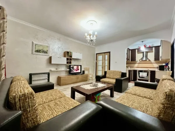 Tirane, jepet me qera apartament 3+1+Aneks+Ballkon Kati 4, 120 m² 580 € (Neom108830)