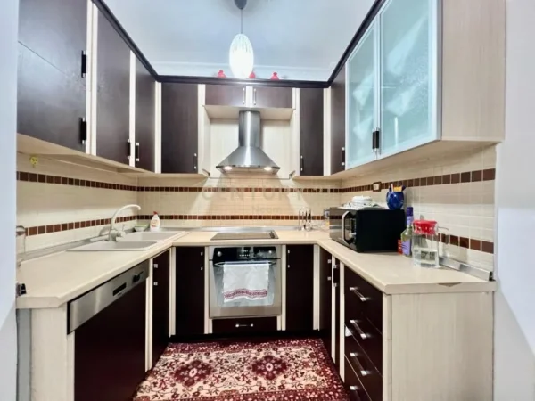 Tirane, jepet me qera apartament 3+1+Aneks+Ballkon Kati 4, 120 m² 580 € (Neom108830)