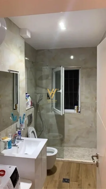 Tirane, shitet apartament 2+1+Ballkon Kati 2, 78 m² 225.000 € (RRUGA E DURRESIT)