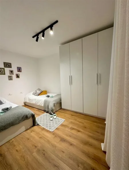 Tirane, jepet me qera apartament 1+1+Ballkon Kati 2, 45 m² 620 € (Liqeni Artificial te ArtTurbina)