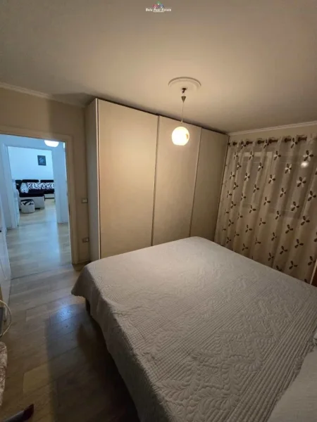 Tirane, jepet me qera apartament 1+1+Ballkon Kati 4, 70 m² 580 € (vasil shanto)