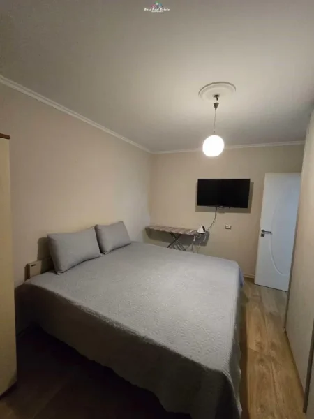 Tirane, jepet me qera apartament 1+1+Ballkon Kati 4, 70 m² 580 € (vasil shanto)
