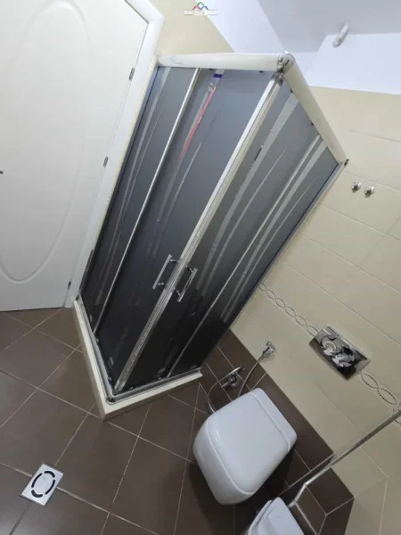 Tirane, jepet me qera apartament 1+1+Ballkon Kati 4, 70 m² 580 € (vasil shanto)