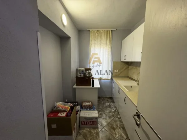 Tirane, shitet apartament 1+1 Kati 2, 57 m² 125.000 € (Shkolla e Bashkuar)