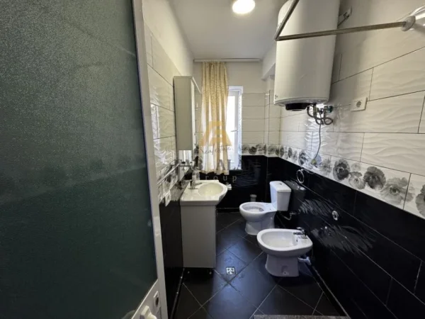 Tirane, shitet apartament 1+1 Kati 2, 57 m² 125.000 € (Shkolla e Bashkuar)