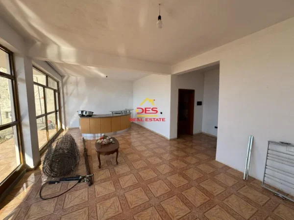 Vlore, shitet shtepi 3+1+Ballkon Kati 0, 123 m² 320.000 € (Rruga Dhimitër Konomi)