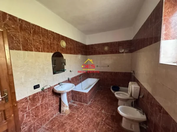 Vlore, shitet shtepi 3+1+Ballkon Kati 0, 123 m² 320.000 € (Rruga Dhimitër Konomi)