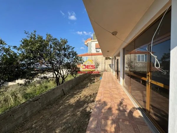 Vlore, shitet shtepi 3+1+Ballkon Kati 0, 123 m² 320.000 € (Rruga Dhimitër Konomi)