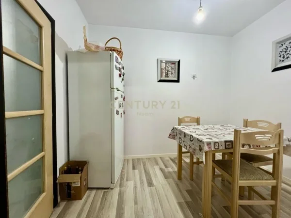 Tirane, jap me qera apartament 3+1+2+POST PARKIMI , 120 m² 500 € (Selitë)
