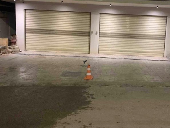 Tirane, jepet me qera magazine Kati 0, 195 m² 800 € (SAUK)