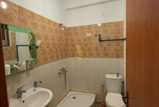 Tirane, jepet me qera ambjent biznesi Kati 0, 200 m² 2.000 € (Rruga Bill Klinton)