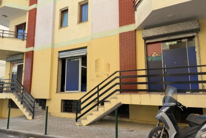Tirane, jepet me qera ambjent biznesi Kati 0, 200 m² 2.000 € (Rruga Bill Klinton)