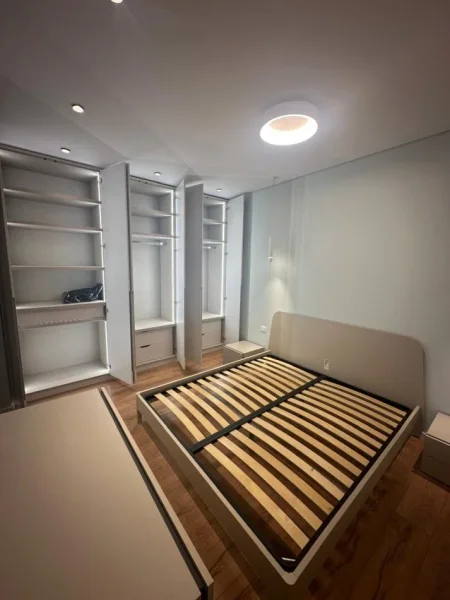 Tirane, jepet me qera apartament 2+1+Ballkon Kati 6, 110 m² 700 € (Rruga “Esat Mekuli”, Ish Fusha Aviacionit.)