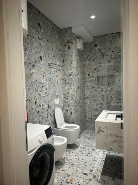 Tirane, jepet me qera apartament 2+1+Ballkon Kati 6, 110 m² 700 € (Rruga “Esat Mekuli”, Ish Fusha Aviacionit.)
