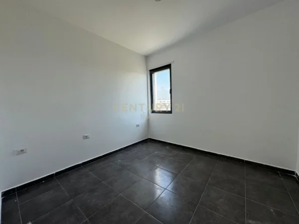 Tirane, shes apartament 3+1+2 , 147 m² 286.650 € (Liqeni i Thatë)