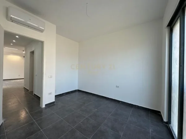 Tirane, shes apartament 3+1+2 , 147 m² 286.650 € (Liqeni i Thatë)