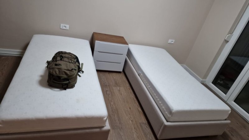 Tirane, jepet me qera apartament 2+1 Kati 3, 106 m² 1.100 € (Liqeni I Thate)