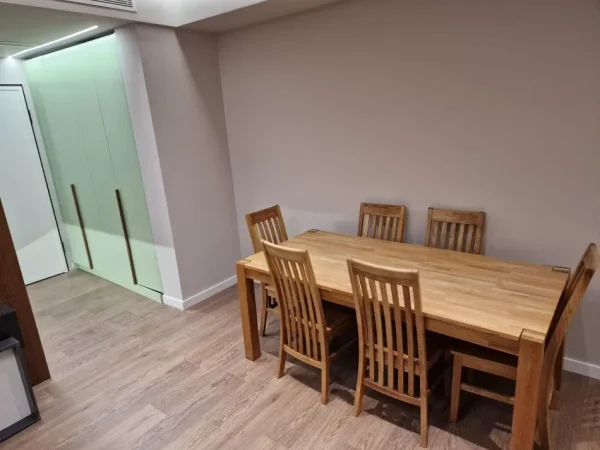 Tirane, jepet me qera apartament 2+1 Kati 3, 106 m² 1.100 € (Liqeni I Thate)