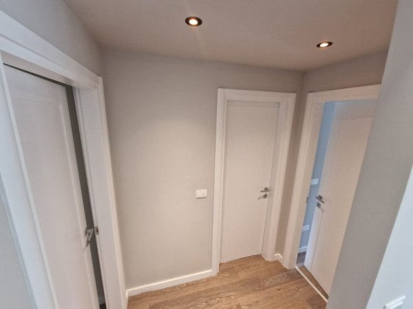 Tirane, jepet me qera apartament 2+1 Kati 3, 106 m² 1.100 € (Liqeni I Thate)