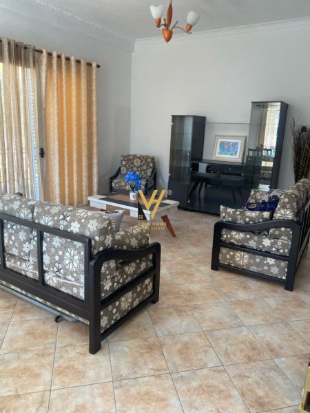 Tirane, jepet me qera apartament 3+1+Ballkon Kati 2, 130 m² 500 € (SELITE)