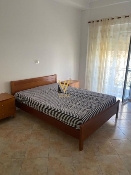 Tirane, jepet me qera apartament 3+1+Ballkon Kati 2, 130 m² 500 € (SELITE)