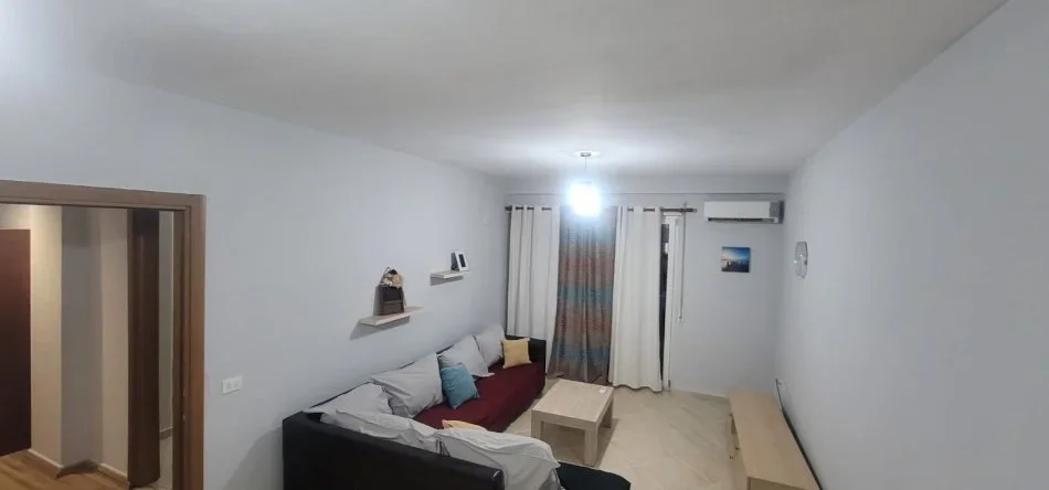Tirane, jepet me qera apartament 2+1+Ballkon Kati 2, 90 m² 550 € (Ne fillim te rrugesJordan Misja tek Gener 2 ( prapa gjykates se larte ))